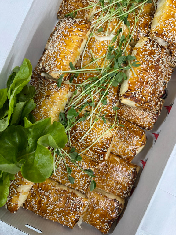 Crispy baked filo pastry rolls filled with chicken,
Mushroom and cheese