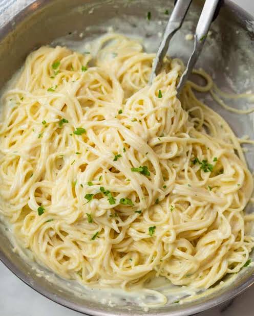 Creamy Garlic Parmesan Spaghetti